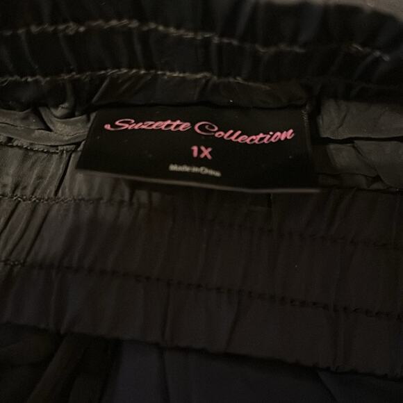 Suzette Collection Shorts - Picture 2 of 2